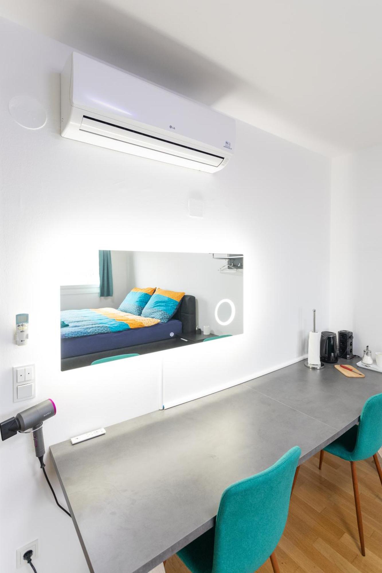 Private Room Connected To Metro Station And Next To City Center Виена Екстериор снимка