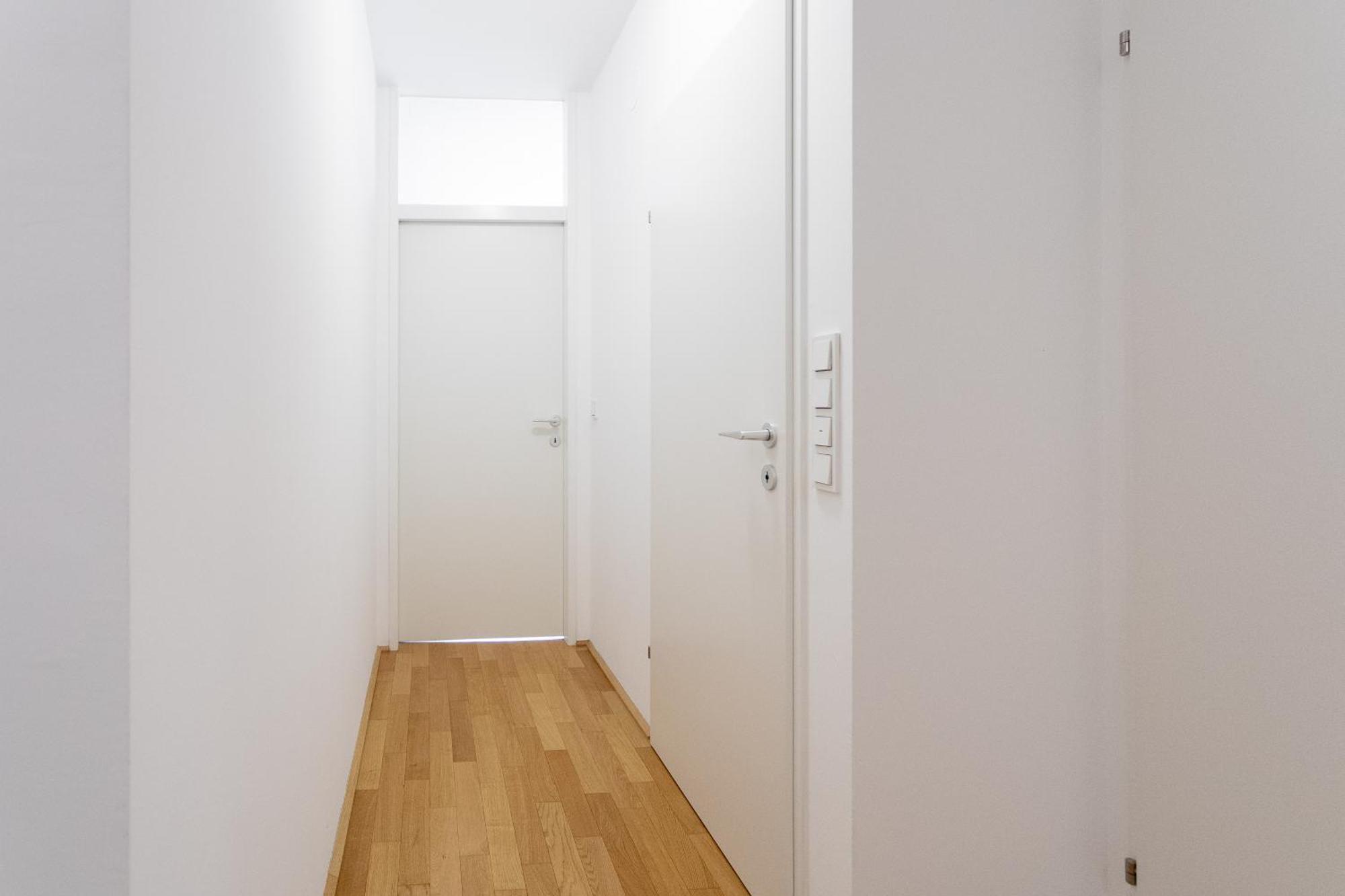 Private Room With Ac- Microwave, Personal Fridge & Metro Access - 7 Min To Center Виена Екстериор снимка