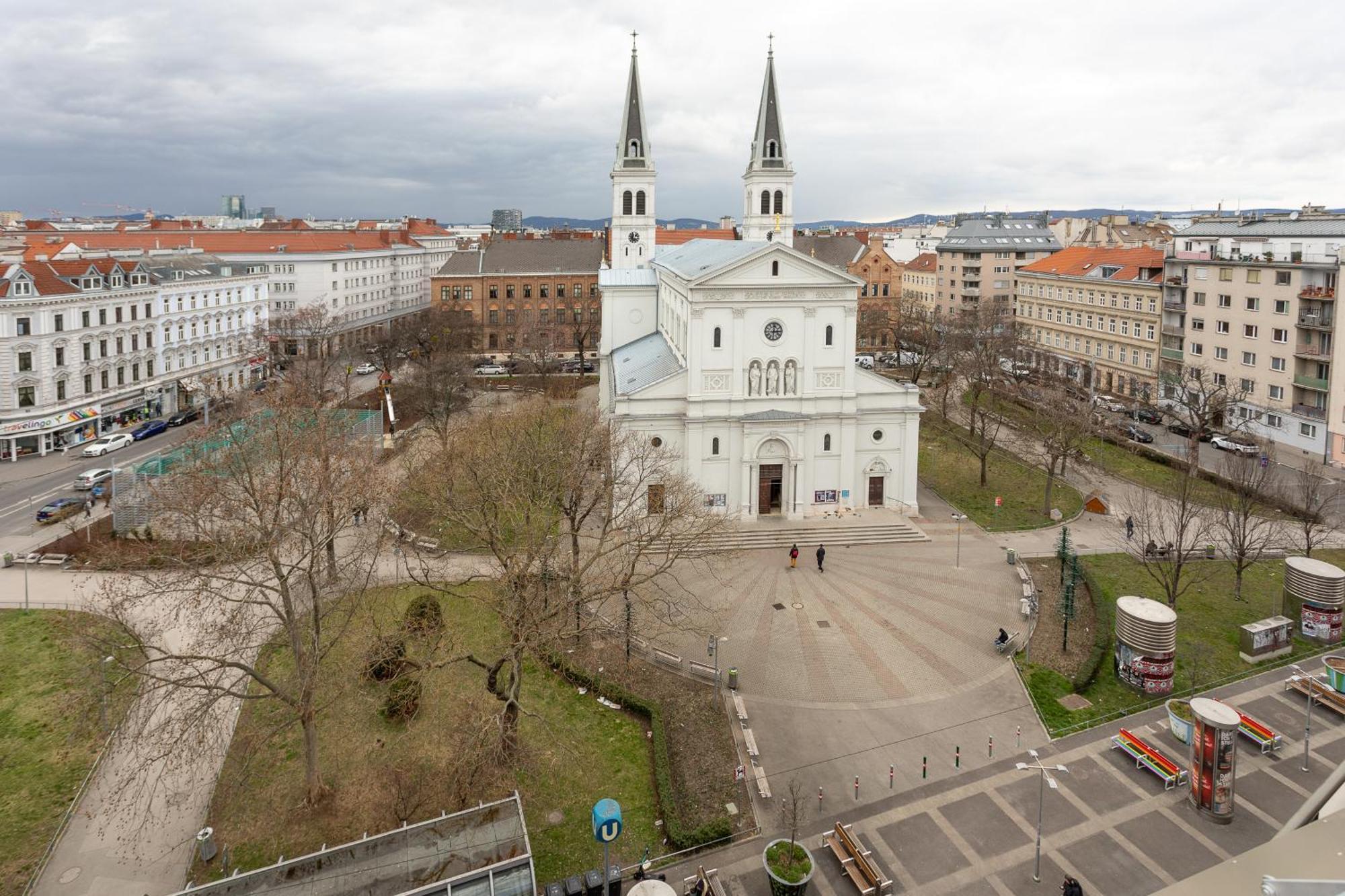 Private Room Connected To Metro Station And Next To City Center Виена Екстериор снимка