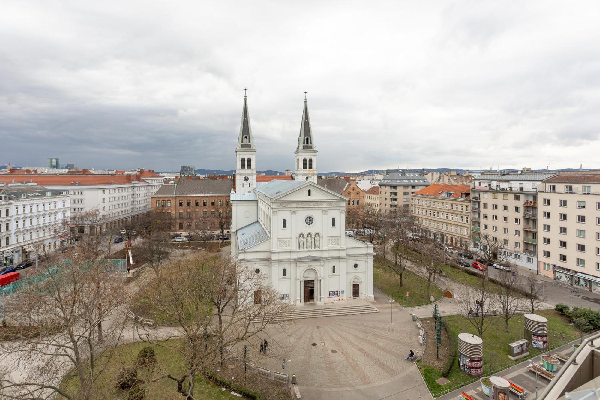 Private Room Connected To Metro Station And Next To City Center Виена Екстериор снимка